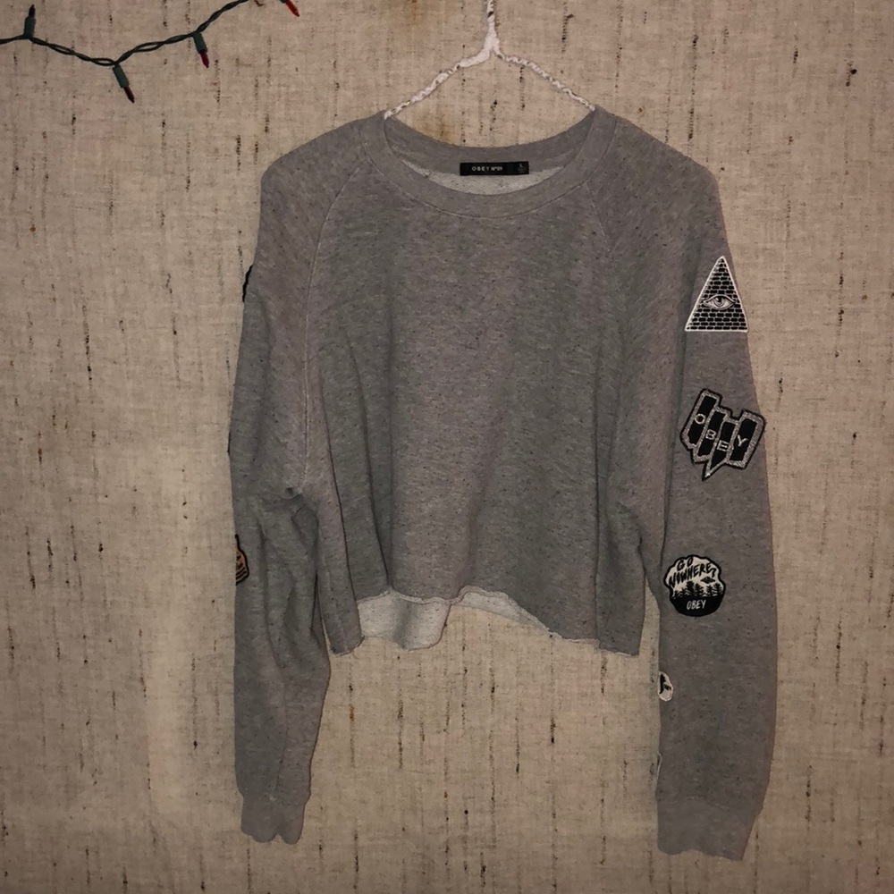gray crew neck sweater